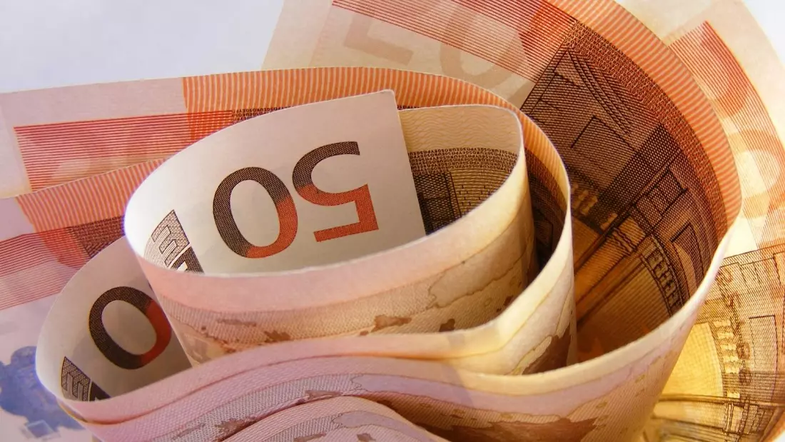 Çfarë është ‘cashstuffing’, trendi më i fundit i kursimit të parave në TikTok?