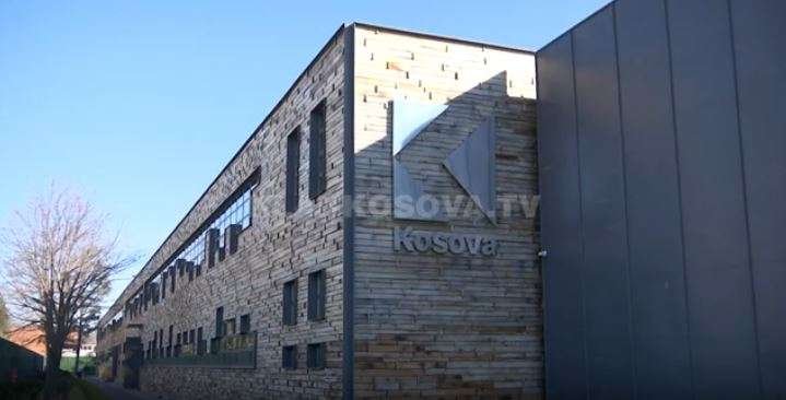 Autoritetet e Kosovës kallëzojnë penalisht shoqërinë që ka në pronësi Klan Kosovën, i pezullojnë certifikatën e biznesit