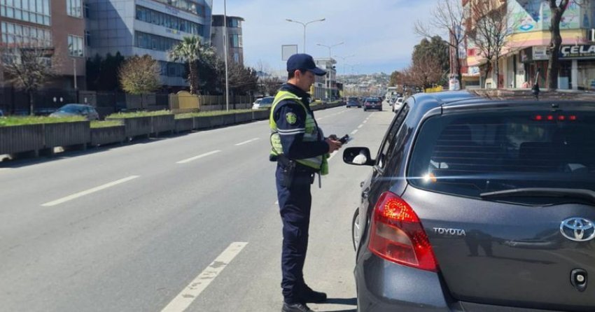 Durrës/ Rrugorja në aksion, në pranga 6 shoferë, gjobiten 164 të tjerë
