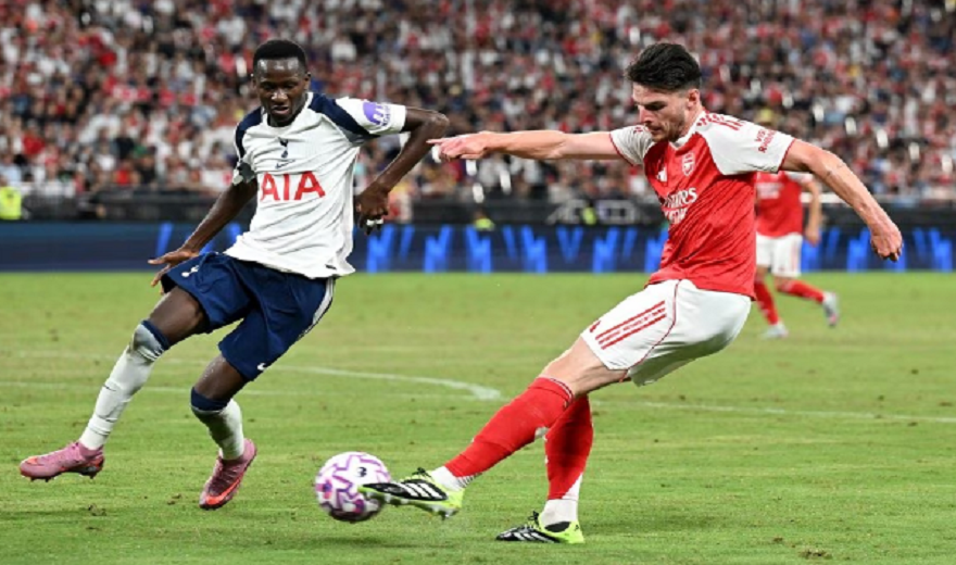 Shtohen pakënaqësitë në Premier Ligë, trajneri rrezikon shkarkimin