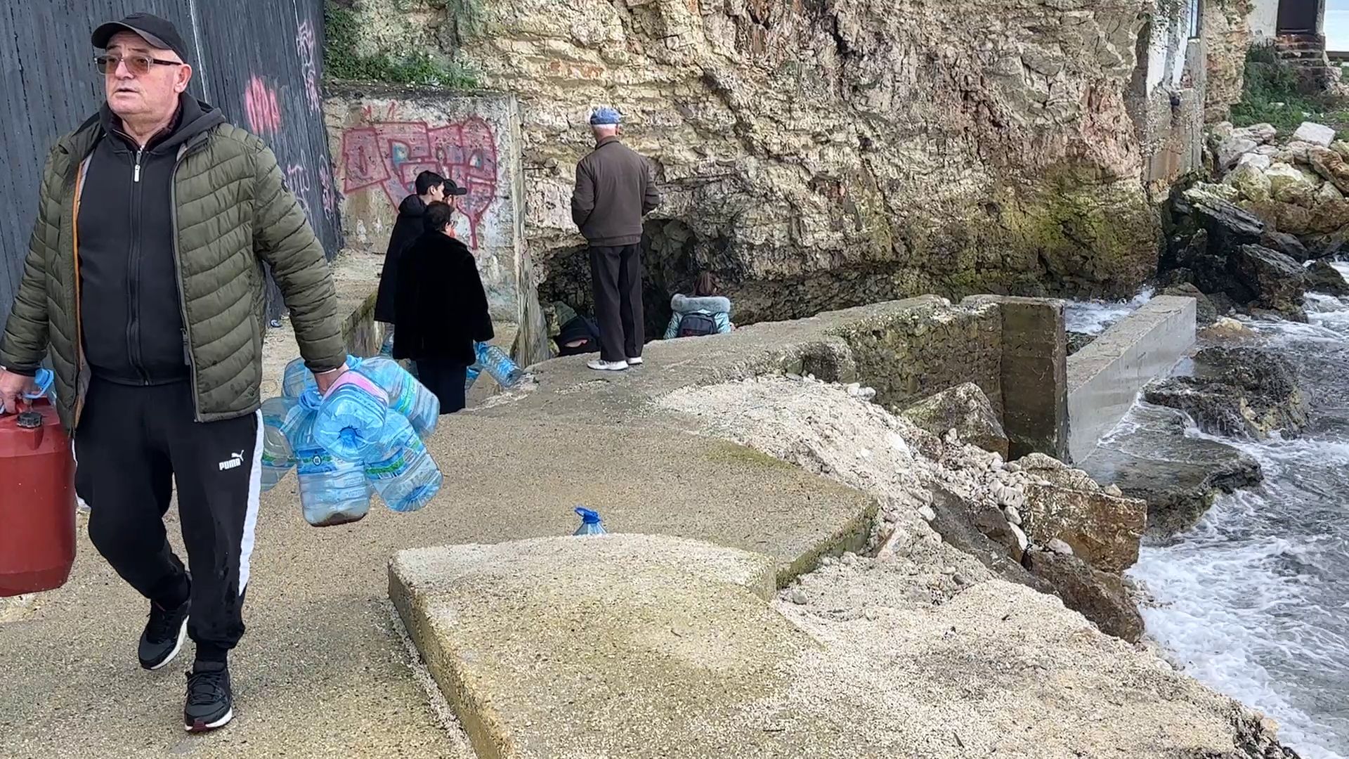 Vlora pa ujë për të pestën ditë radhazi, defekti në tubin kryesor nuk është zgjidhur ende