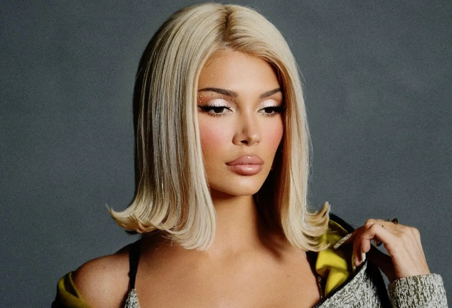 Era Istrefi e ‘djeg’ rrjetin me postimin e fundit