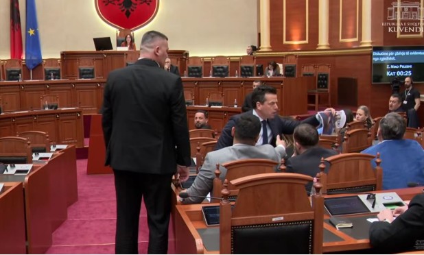 Përplasjet me PS për banorët e Rrjollit, Agron Shehaj përjashtohet 20 ditë nga punimet e Kuvendit