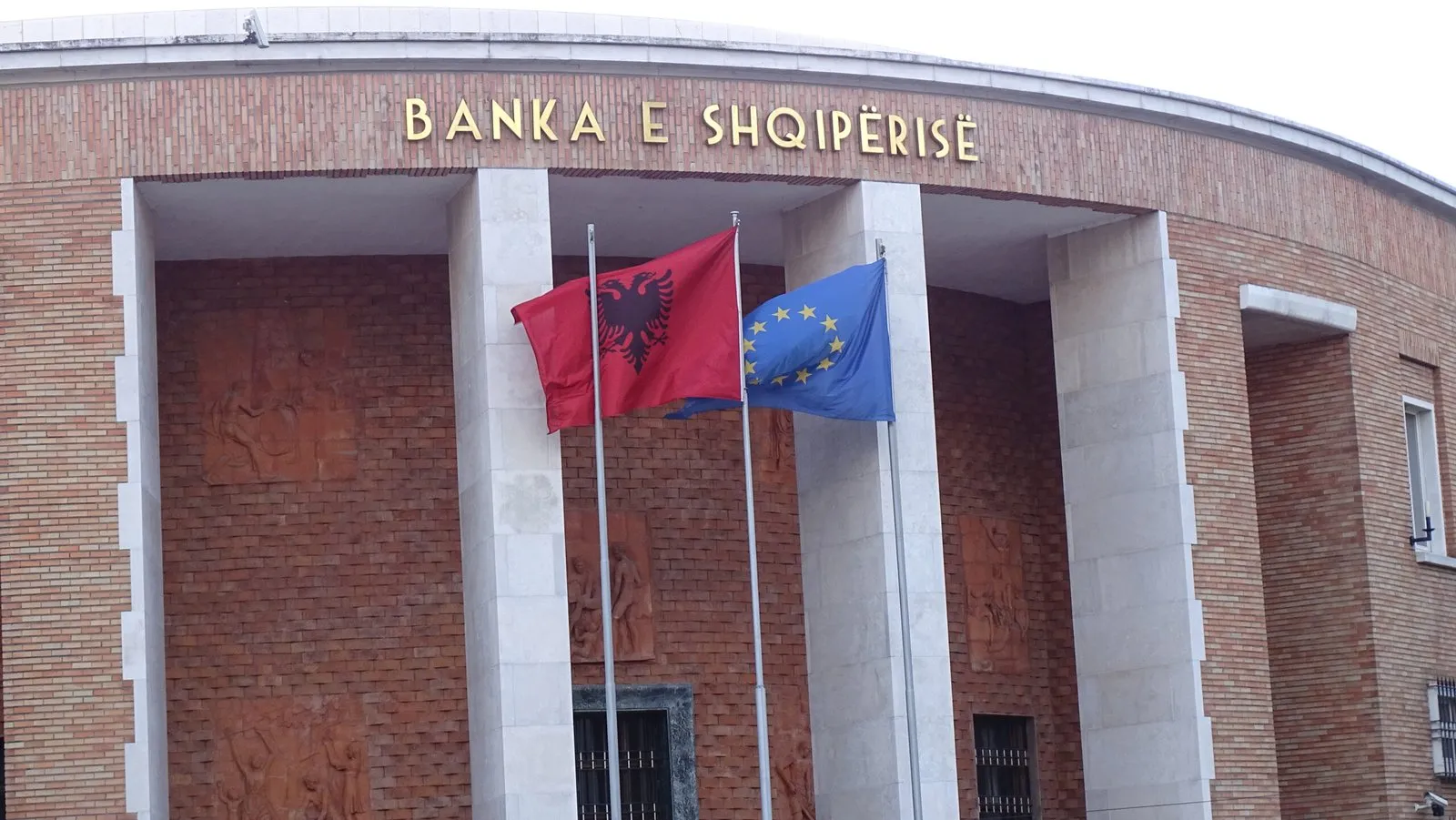 Alarmi i BSH: “40% e fuqisë punëtore ka emigruar”, risqet me të cilat përballet tregu i punës në Shqipëri