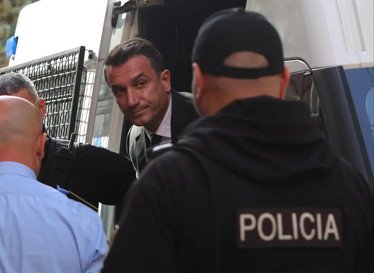 Shtyhet seanca në themel për Erion Veliajn dhe 29 të pandehurit e tjerë, çfarë kërkuan avokatët