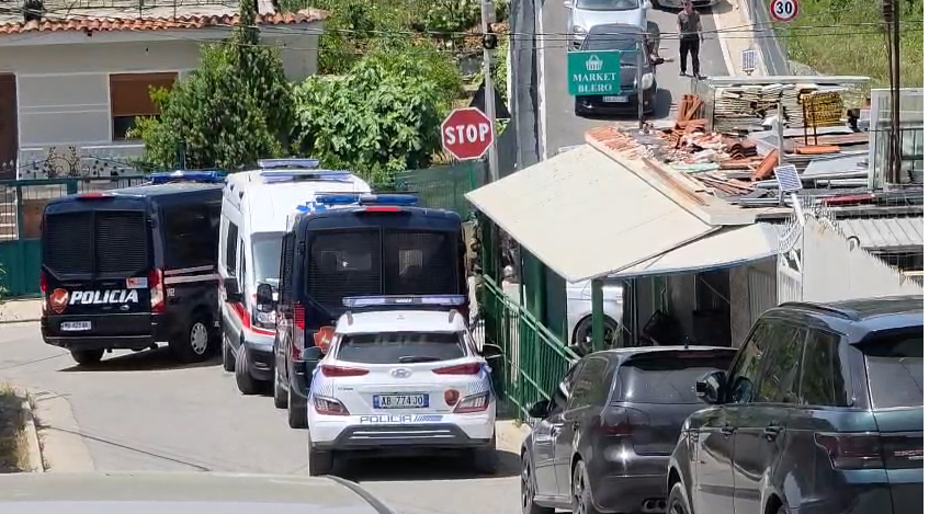 Konflikti nisi në kalçeto dhe përfundoi me plumba, identifikohet 26-vjeçari i vrarë në Kamëz